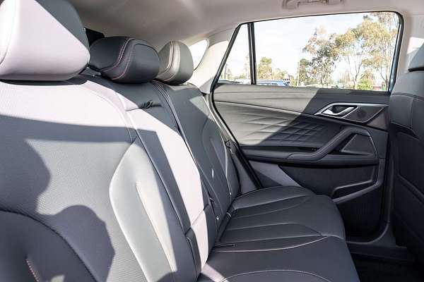 2024 MG HS Essence AS33