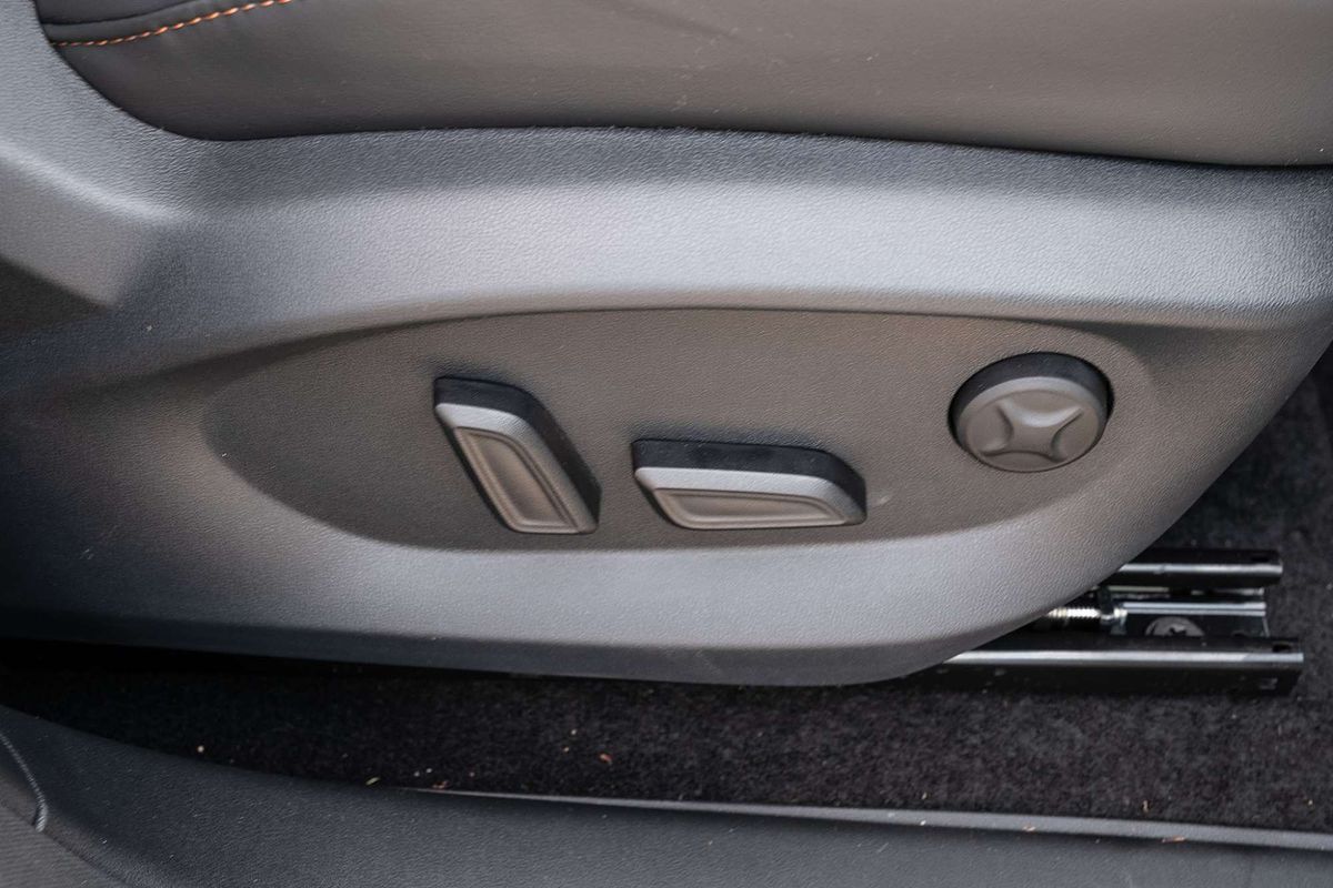 2024 MG HS Essence AS33