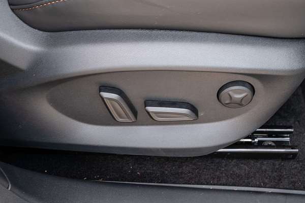 2024 MG HS Essence AS33