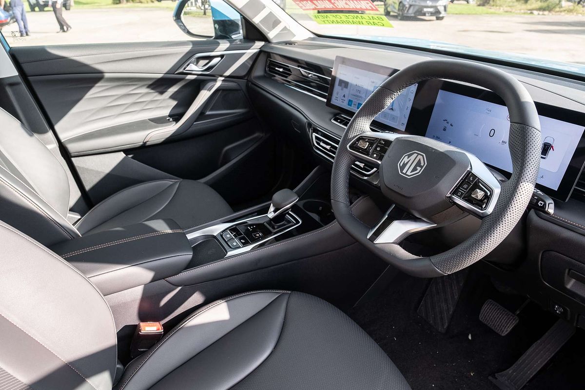 2024 MG HS Essence AS33