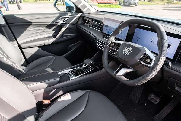 2024 MG HS Essence AS33