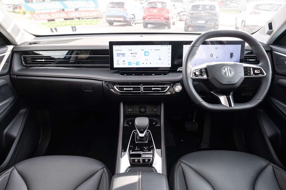 2024 MG HS Essence AS33