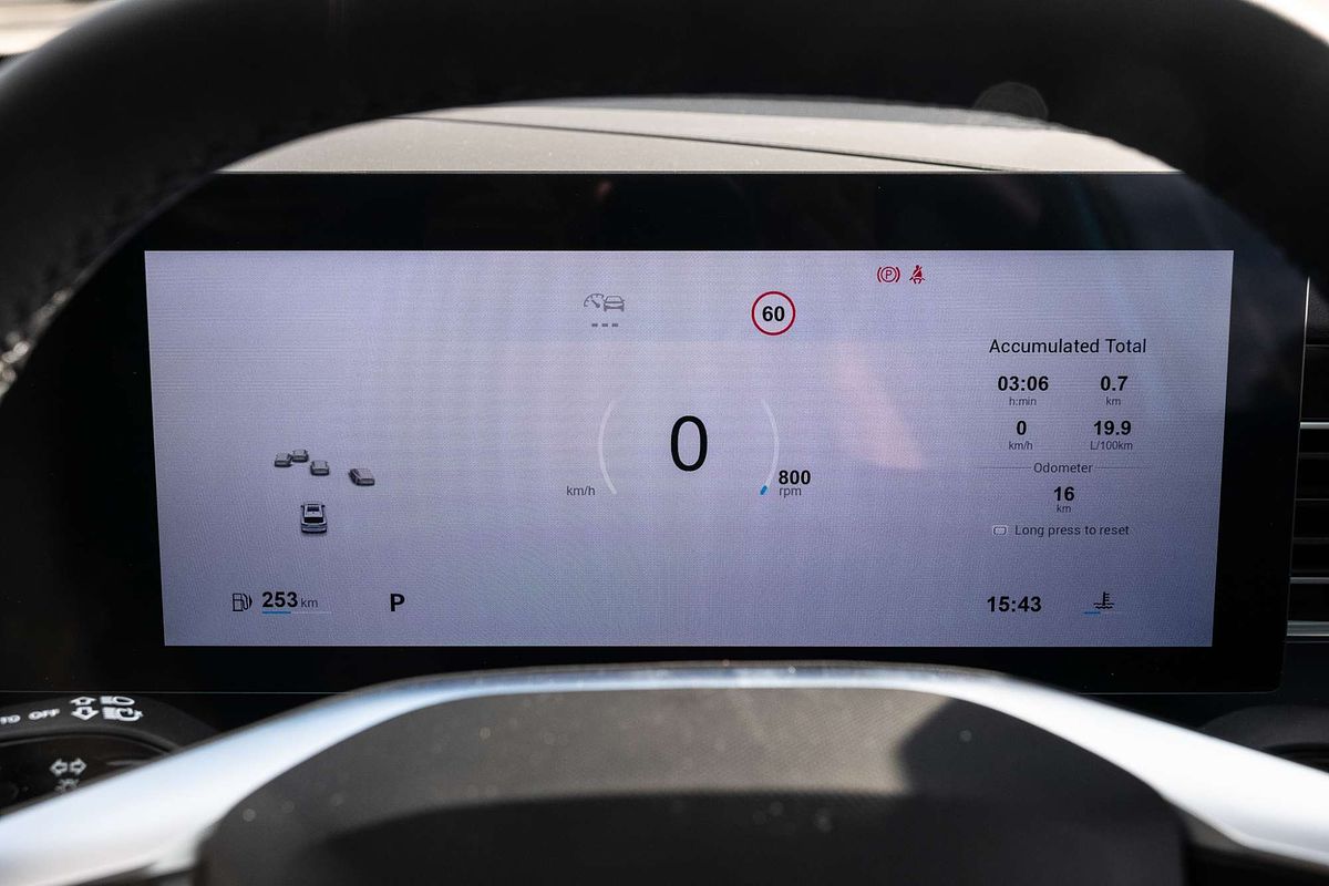 2024 MG HS Essence AS33