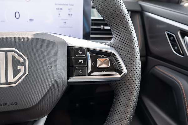 2024 MG HS Essence AS33