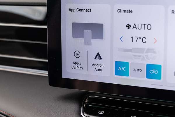 2024 MG HS Essence AS33