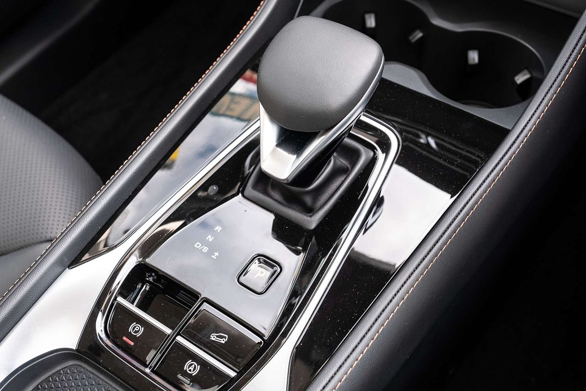 2024 MG HS Essence AS33