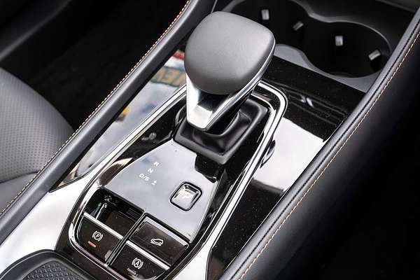 2024 MG HS Essence AS33