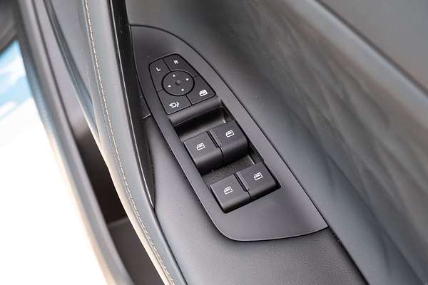 2024 MG HS Essence AS33