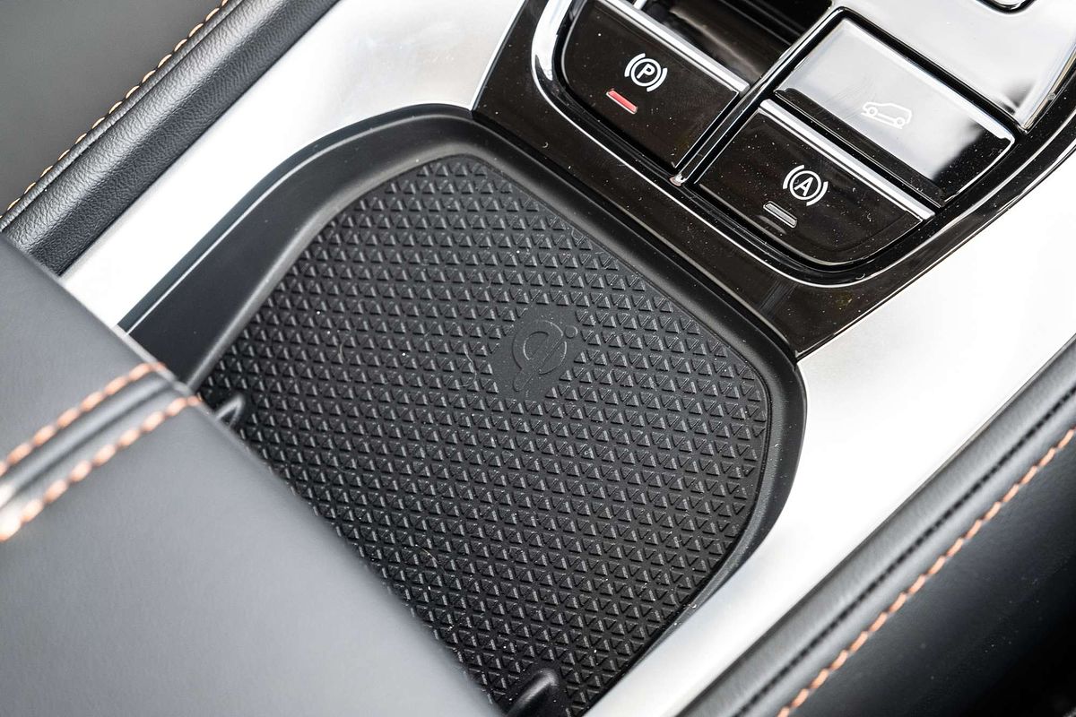 2024 MG HS Essence AS33