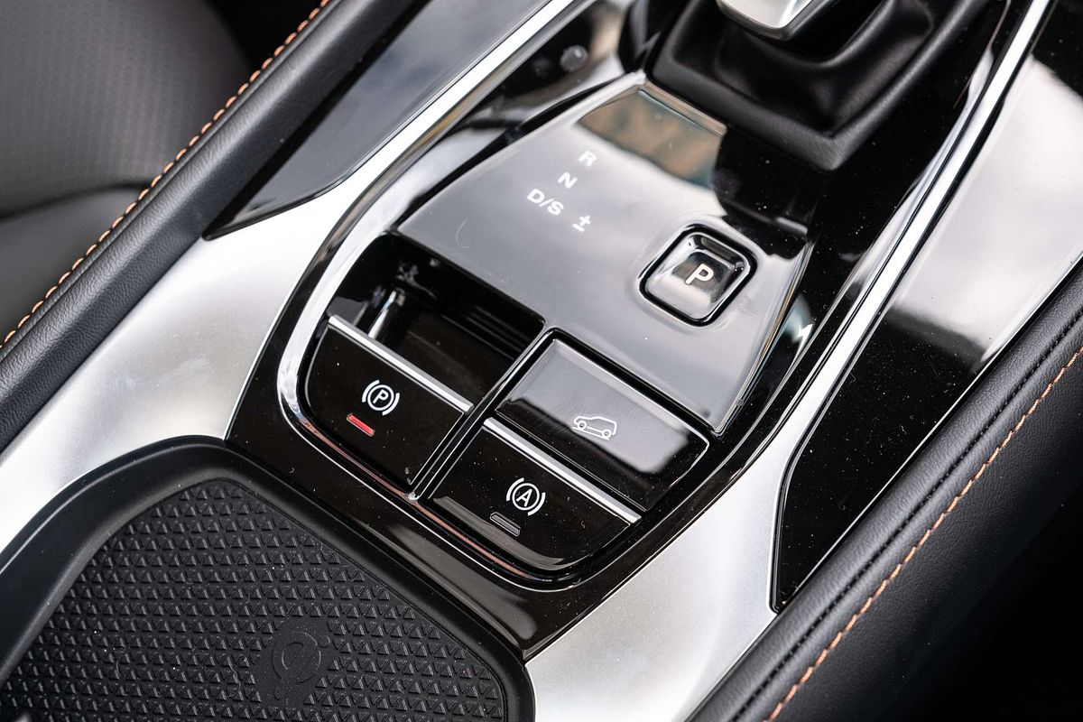 2024 MG HS Essence AS33