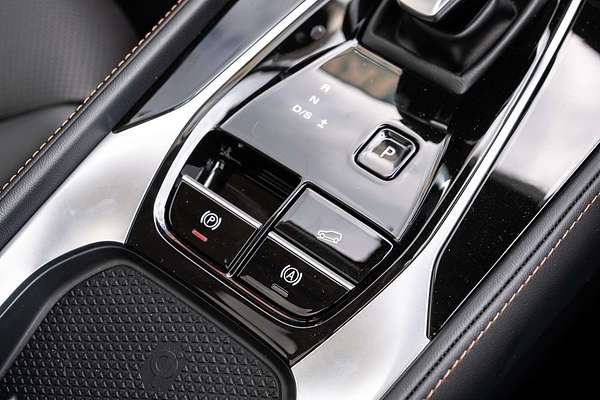 2024 MG HS Essence AS33