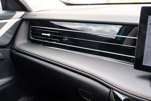 2024 MG HS Essence AS33