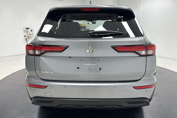 2023 Mitsubishi Outlander ES ZM