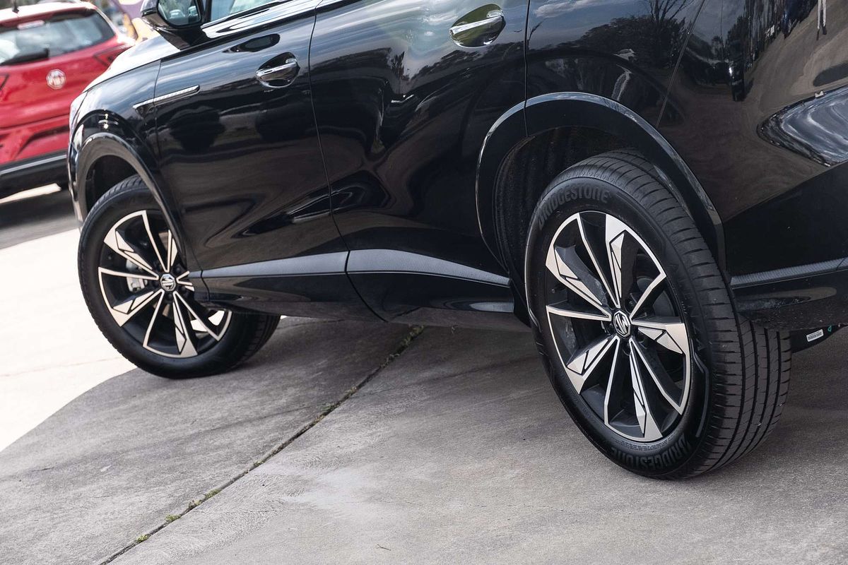 2024 MG HS Essence AS33