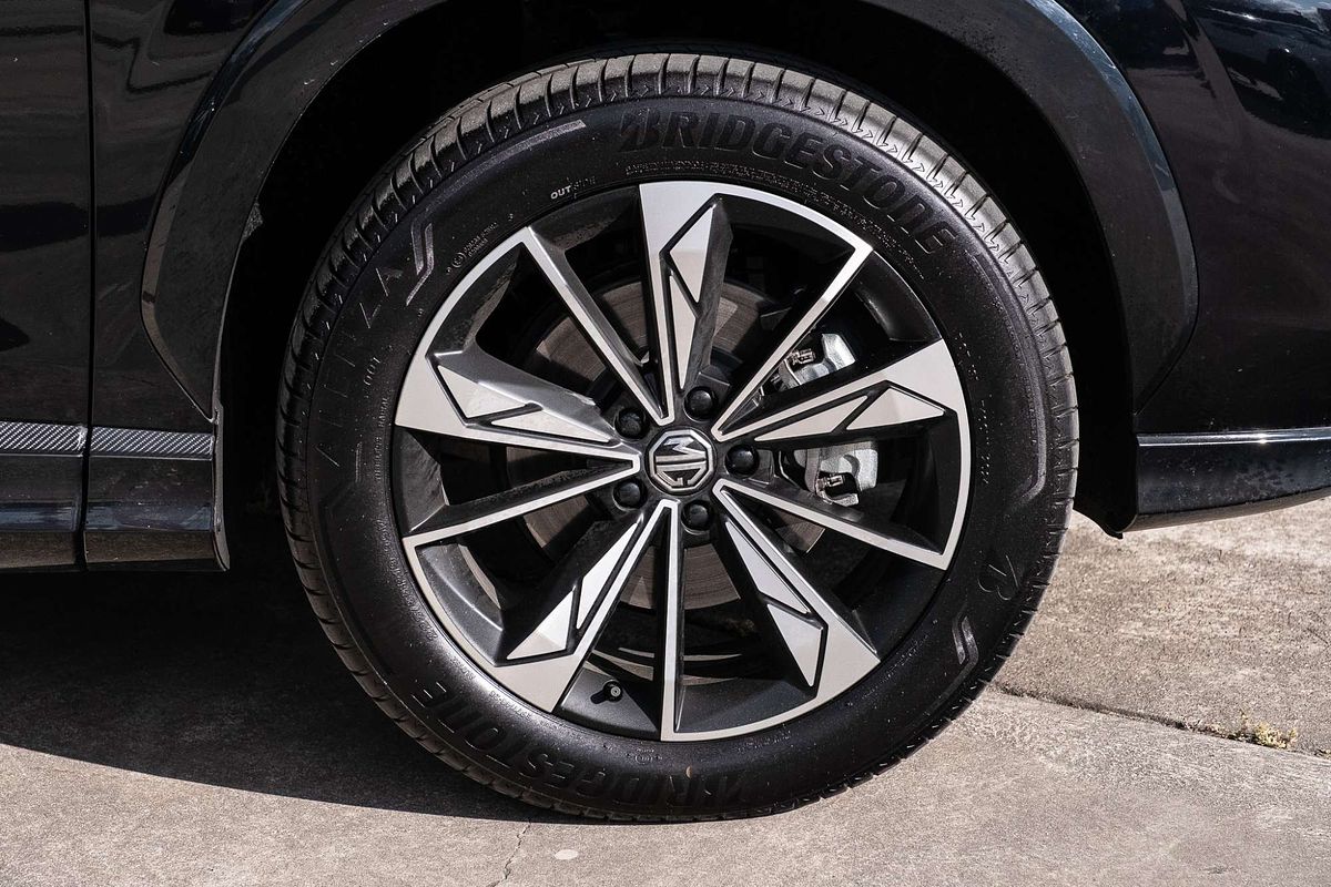 2024 MG HS Essence AS33