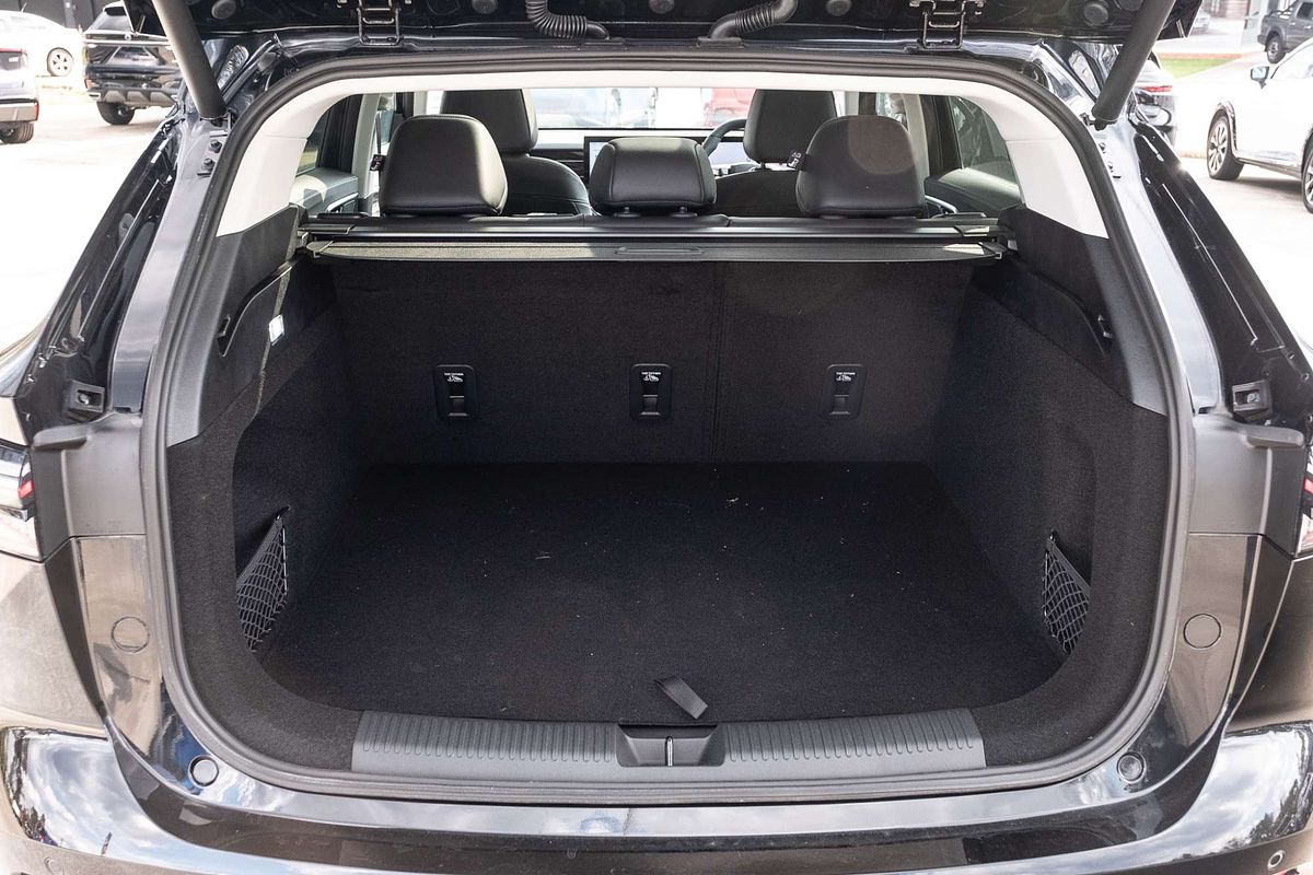 2024 MG HS Essence AS33