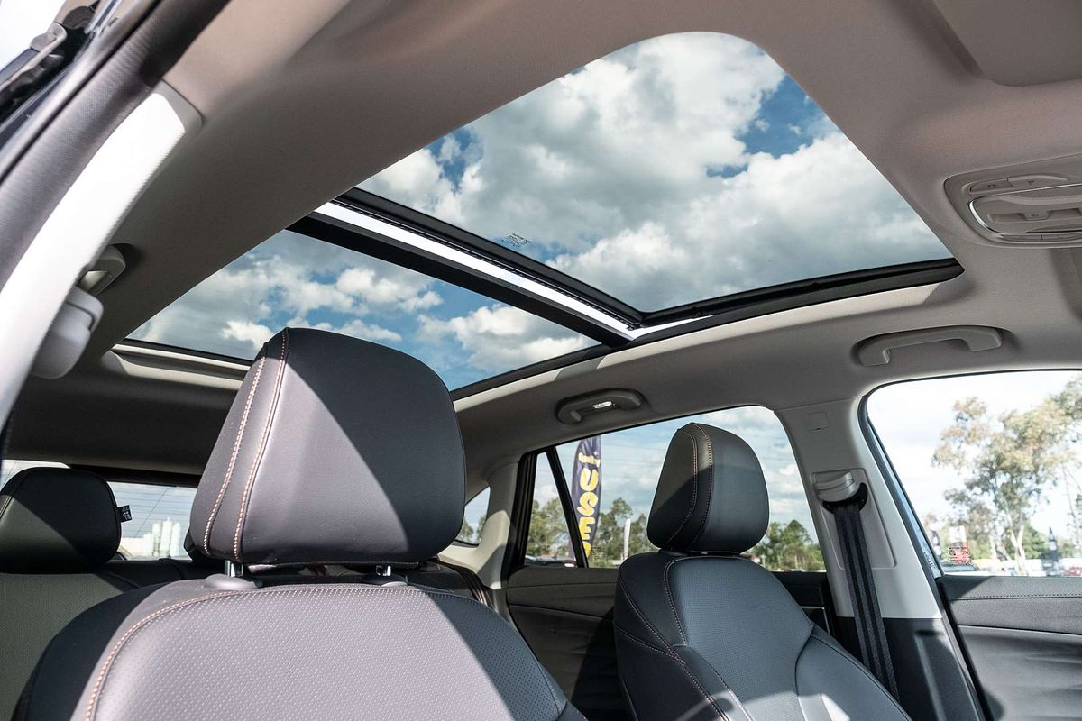 2024 MG HS Essence AS33