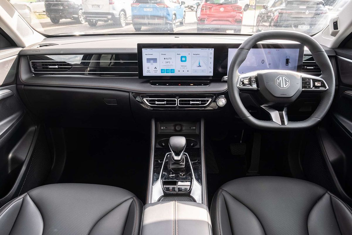 2024 MG HS Essence AS33