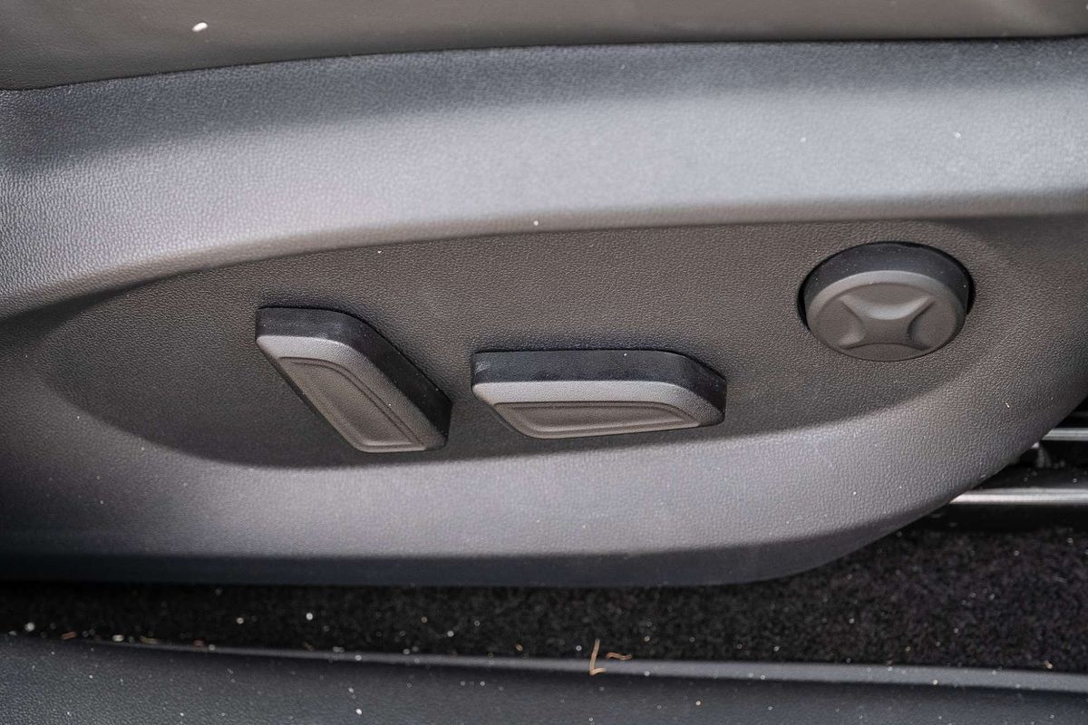 2024 MG HS Essence AS33