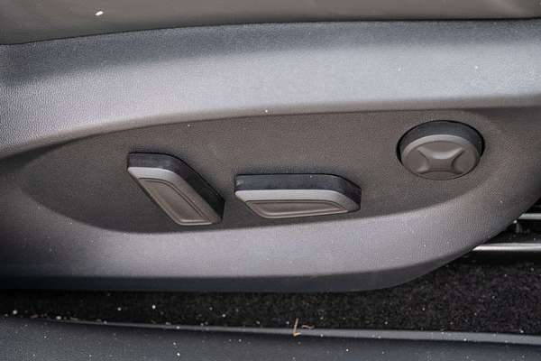 2024 MG HS Essence AS33