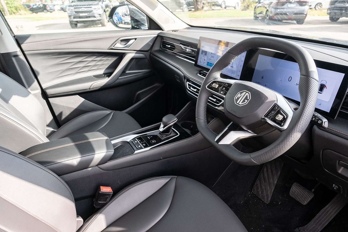 2024 MG HS Essence AS33