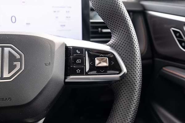 2024 MG HS Essence AS33