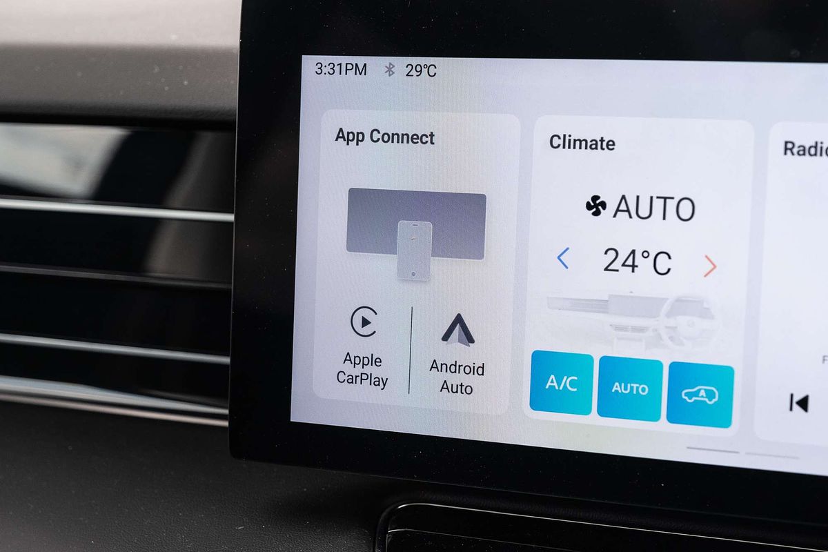 2024 MG HS Essence AS33