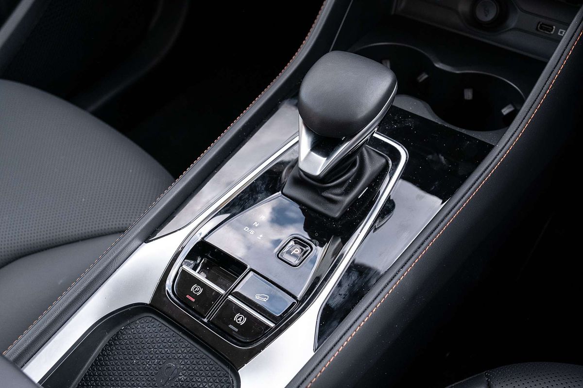 2024 MG HS Essence AS33