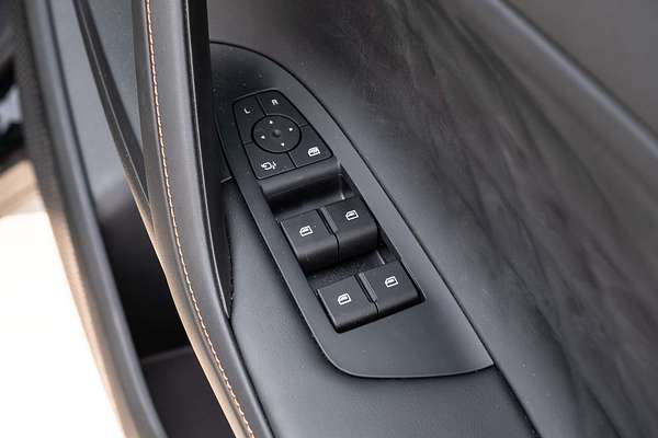 2024 MG HS Essence AS33