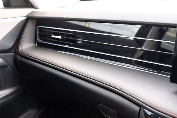 2024 MG HS Essence AS33