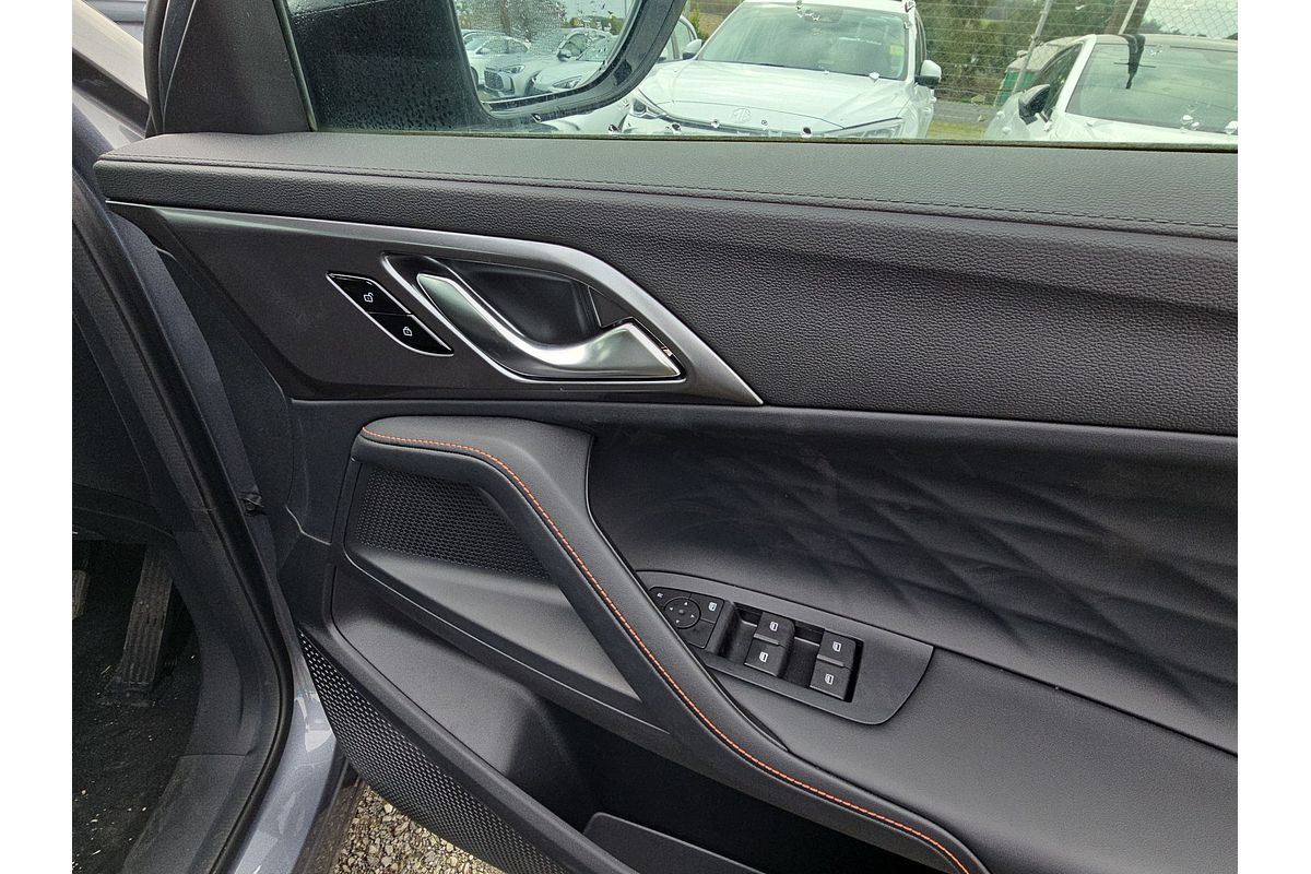 2024 MG HS Excite AS33