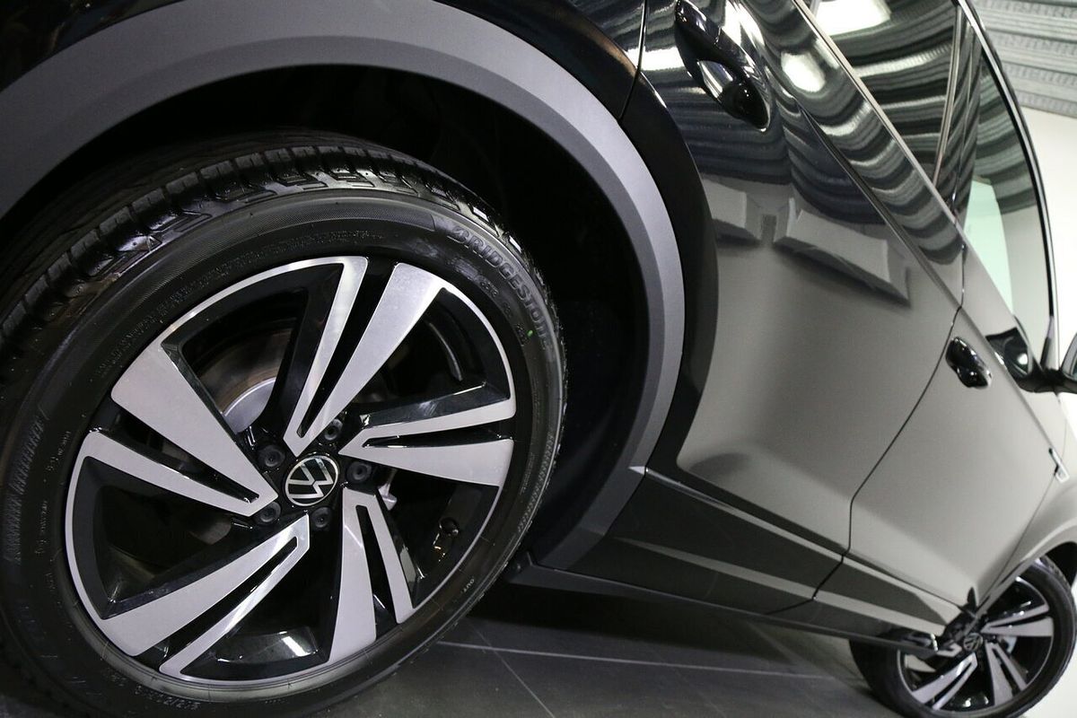 2025 Volkswagen T-Roc 140TSI R-Line D11
