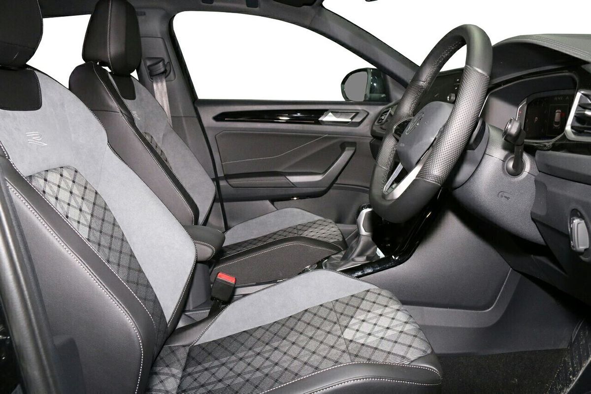 2025 Volkswagen T-Roc 140TSI R-Line D11