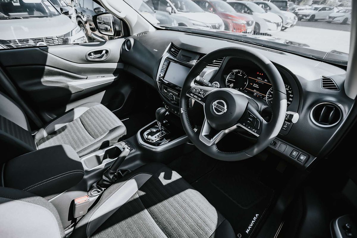 2025 Nissan Navara ST-X D23 4X4