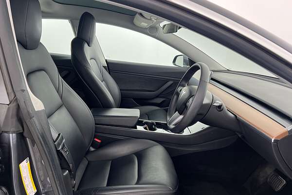 2019 Tesla Model 3 Standard Range Plus thumb-8