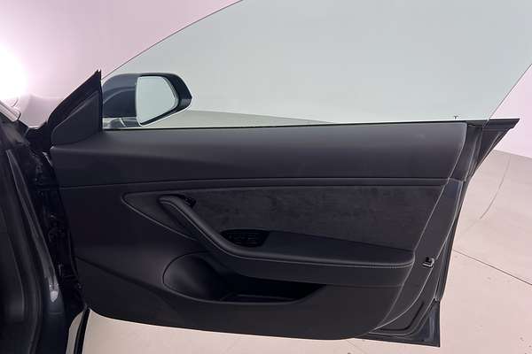 2019 Tesla Model 3 Standard Range Plus thumb-10