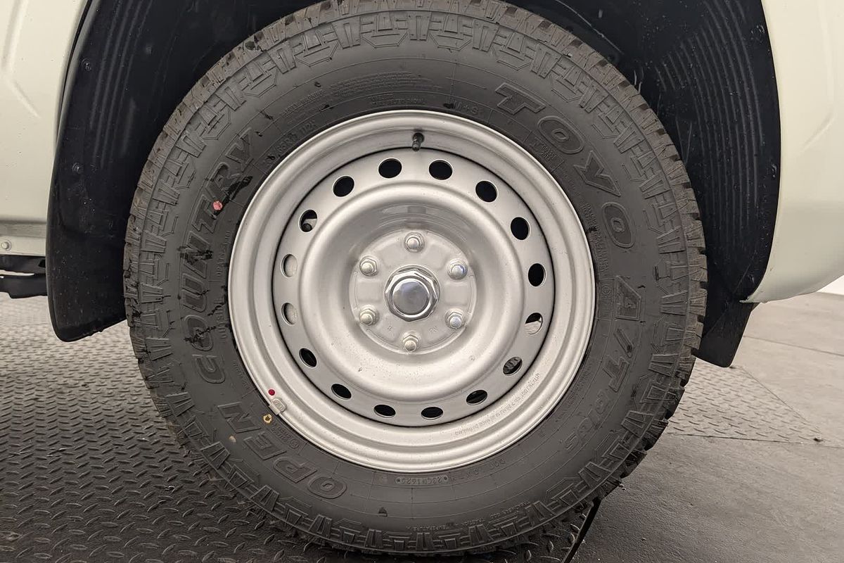 2025 Mitsubishi Triton GLX MV 4X4