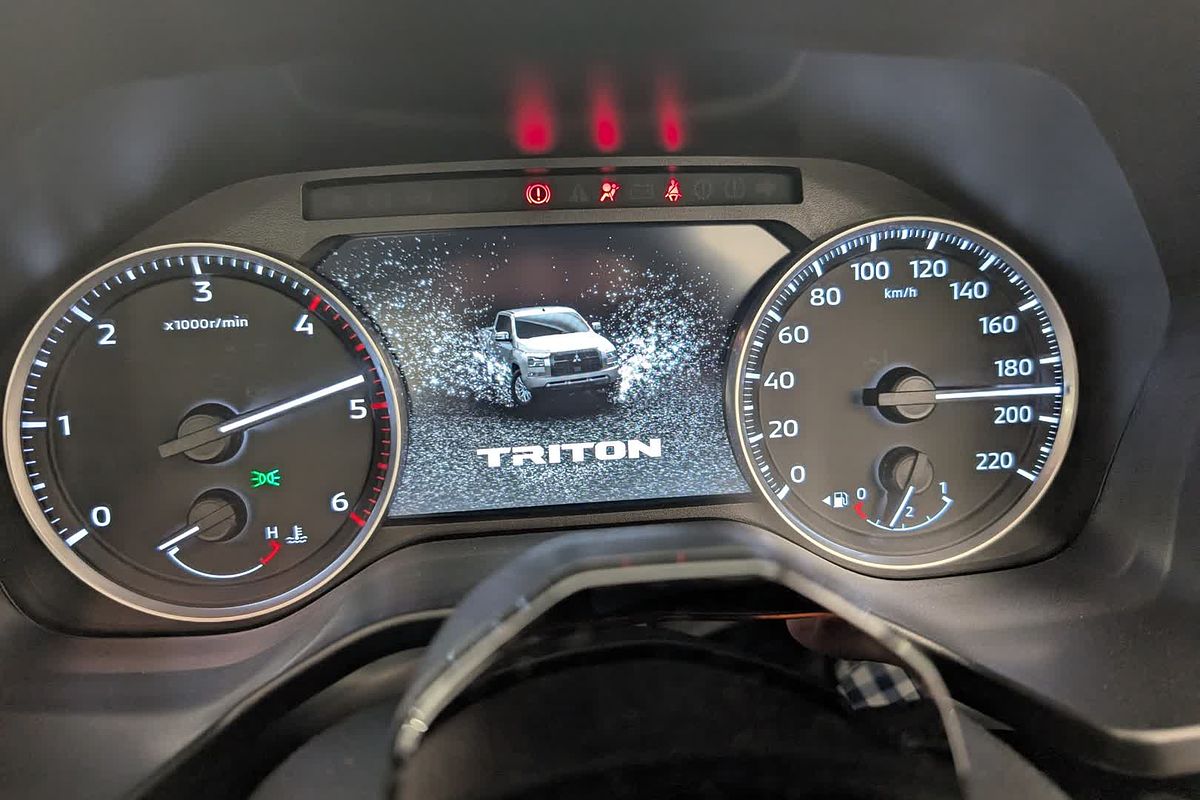 2025 Mitsubishi Triton GLX MV 4X4