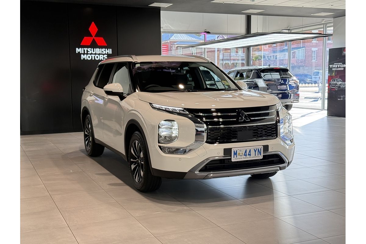 2025 Mitsubishi Outlander LS ZM