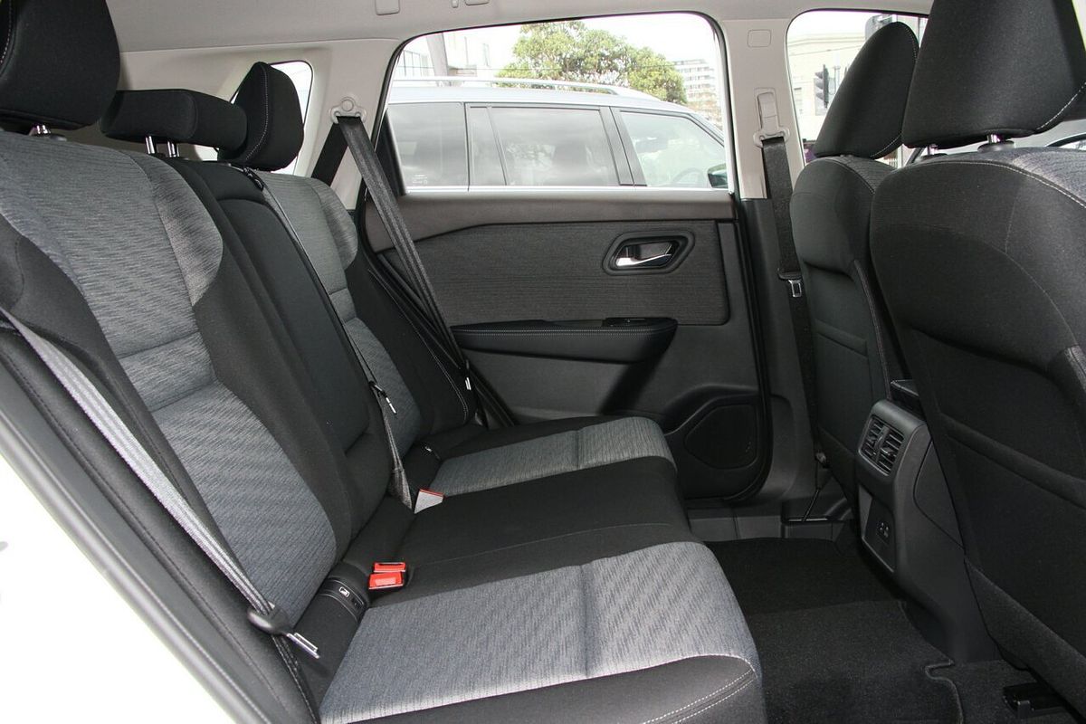 2025 Nissan X-TRAIL ST T33