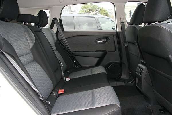2025 Nissan X-TRAIL ST T33