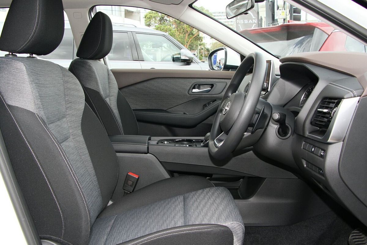 2025 Nissan X-TRAIL ST T33