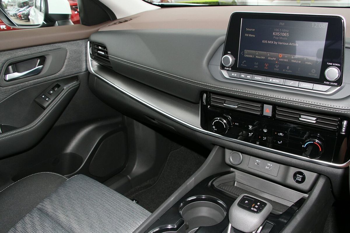 2025 Nissan X-TRAIL ST T33