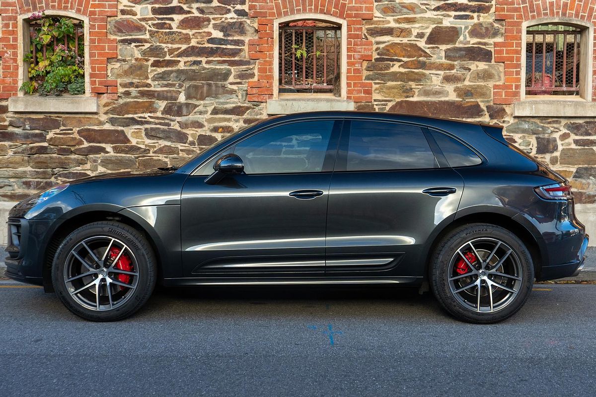 2022 Porsche Macan S 95B