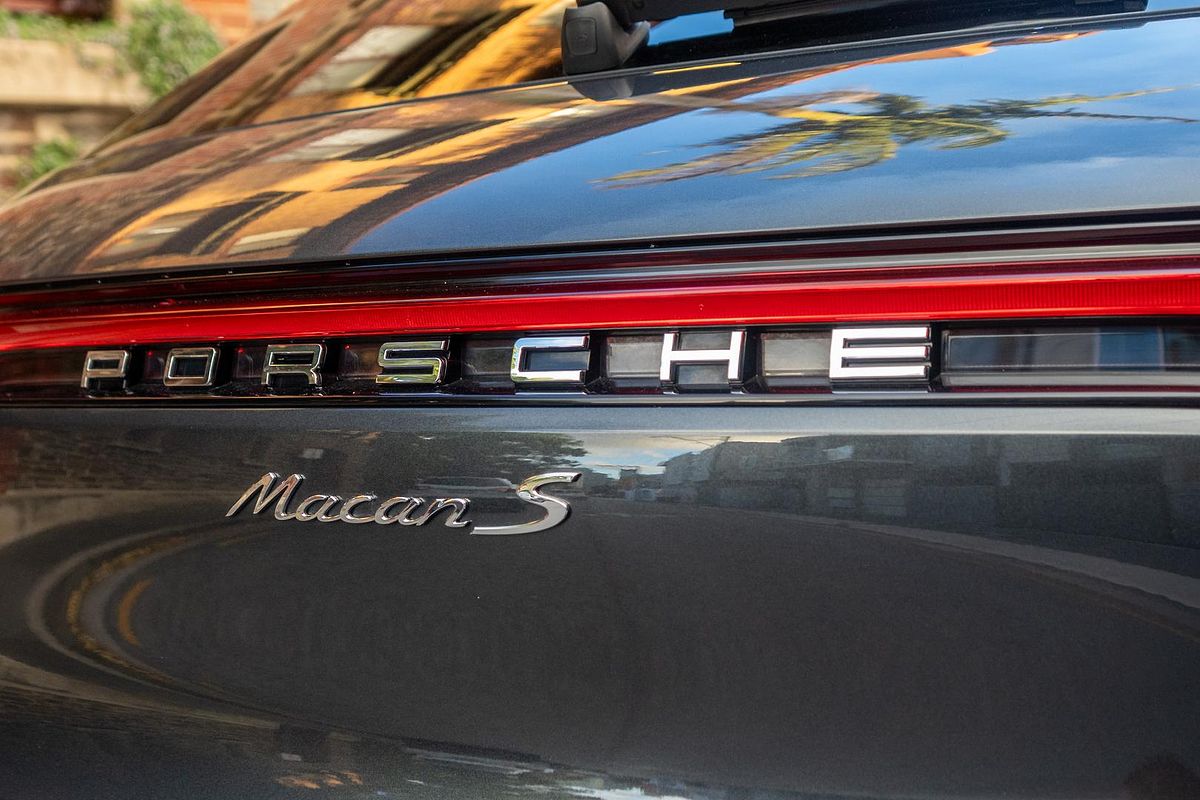 2022 Porsche Macan S 95B