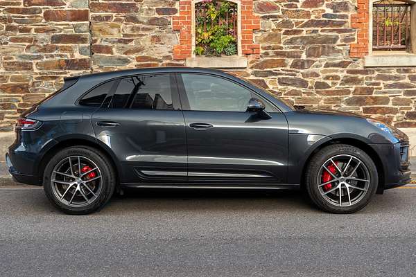2022 Porsche Macan S 95B