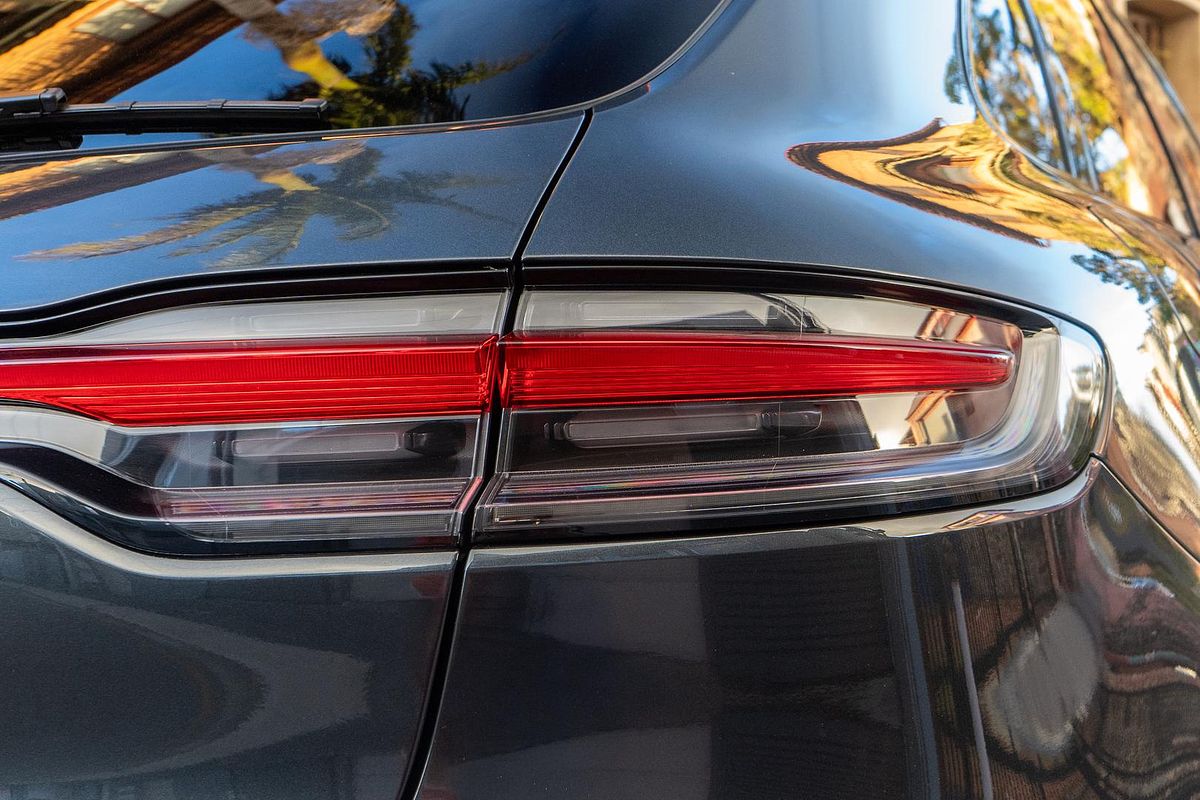 2022 Porsche Macan S 95B