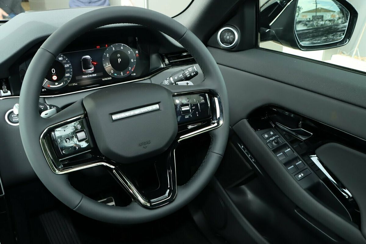 2025 Land Rover Range Rover Evoque P250 Dynamic SE L551