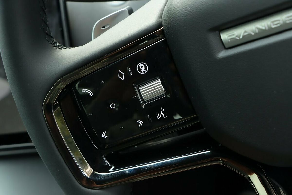 2025 Land Rover Range Rover Evoque P250 Dynamic SE L551