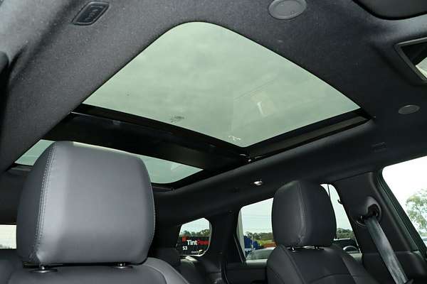 2025 Land Rover Range Rover Evoque P250 Dynamic SE L551